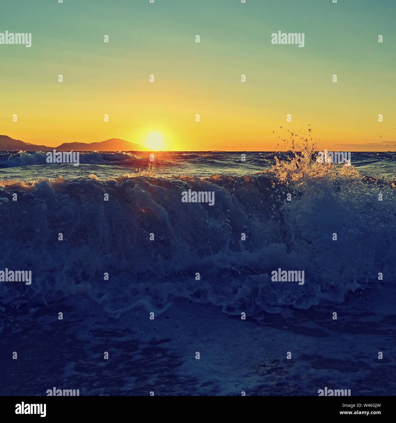 Beautiful sunset and natural waves hi-res stock photography and images ...