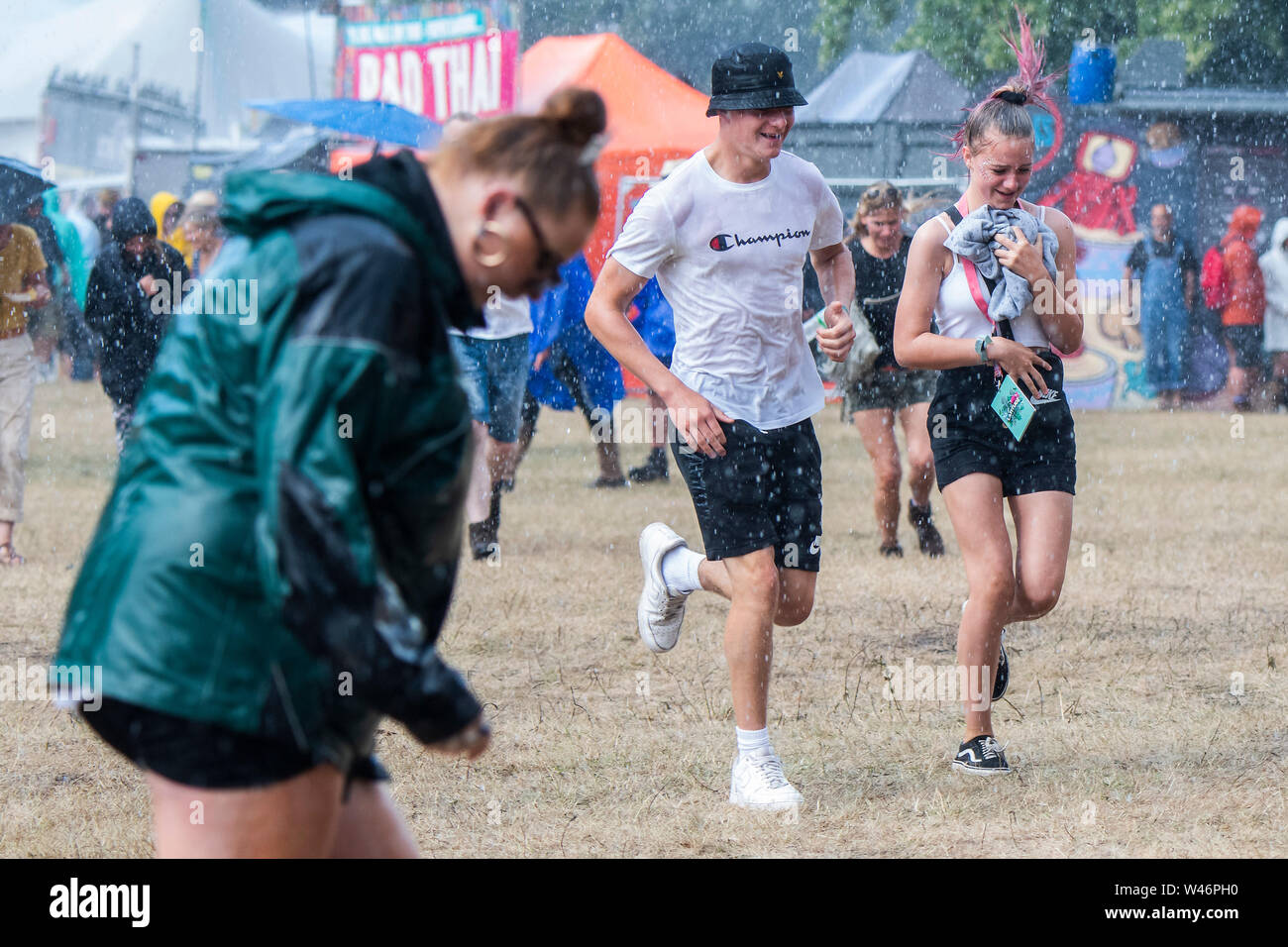 Henham Park, Suffolk, UK, , 20 July 2019. The rain falls and people dash for cover - The 2019 Latitude Festival. Credit: Guy Bell/Alamy Live News Credit: Guy Bell/Alamy Live News Credit: Guy Bell/Alamy Live News Credit: Guy Bell/Alamy Live News Stock Photo