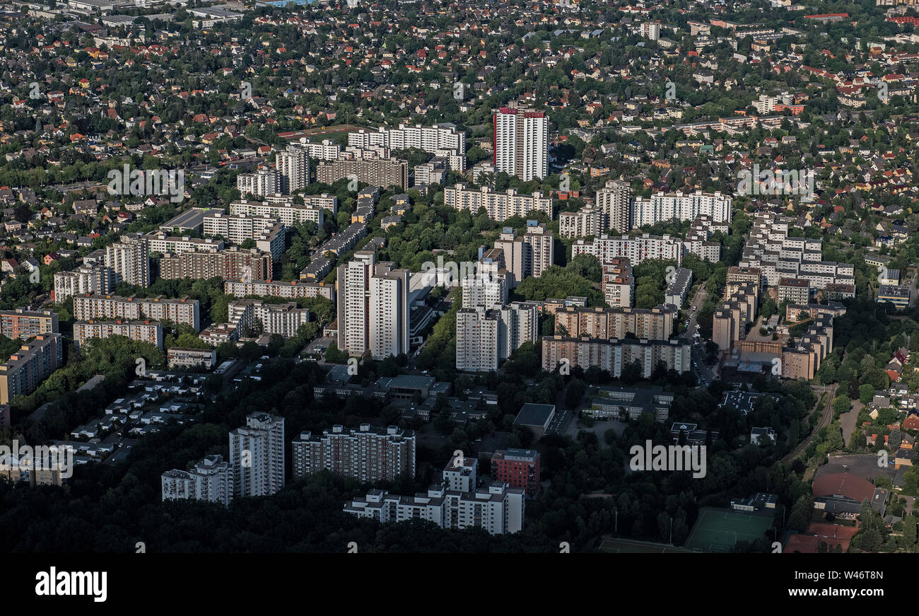 Berlin, Germany. 28th June, 2019. The numerous skyscrapers are typical for Gropiusstadt. Credit: Paul Zinken/dpa/Alamy Live News Stock Photo