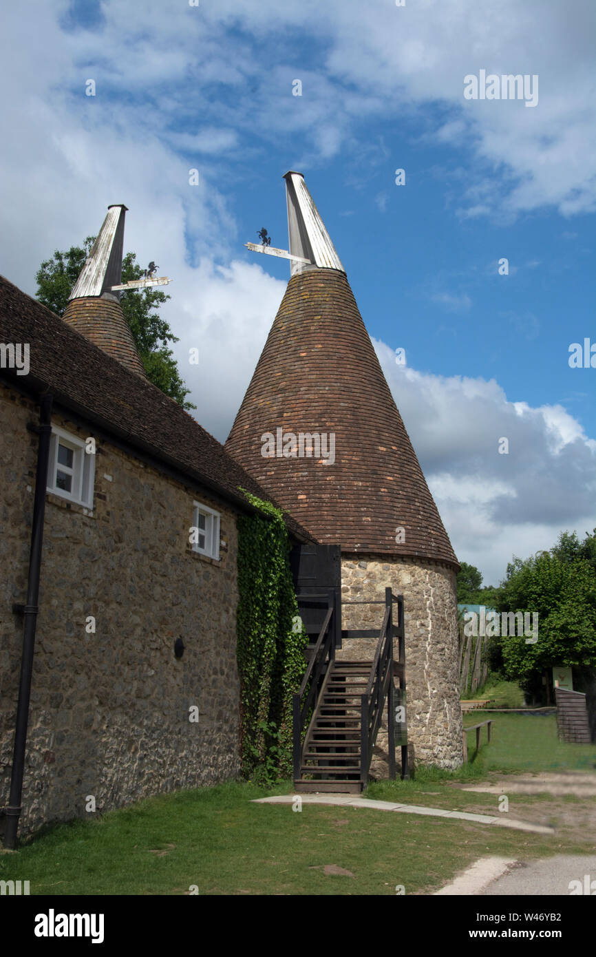 KENT; MAIDSTONE;HERITAGE FARM PARK; KENT LIFE; OAST HOUSE Stock Photo