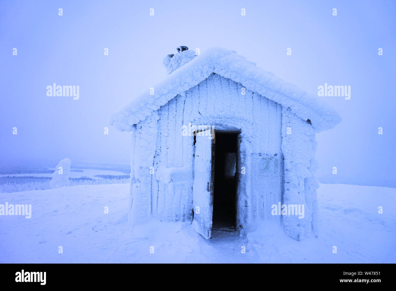 Frozen shelter at the top of Valtavaara, Finland Stock Photo