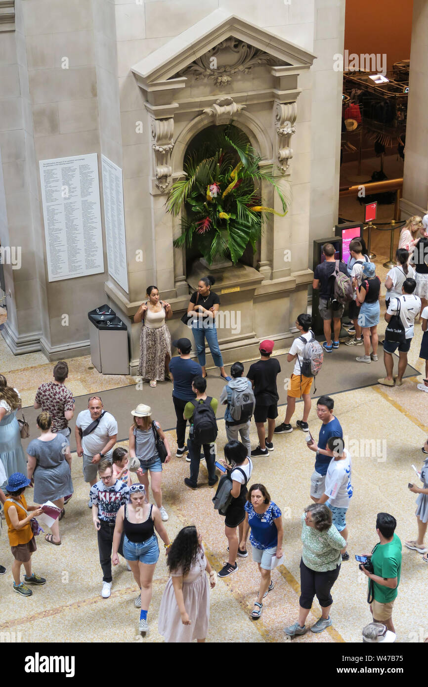 The Metropolitan Museum of Art is a popular tourist attraction on Museum Mile, New York City, USA Stock Photo