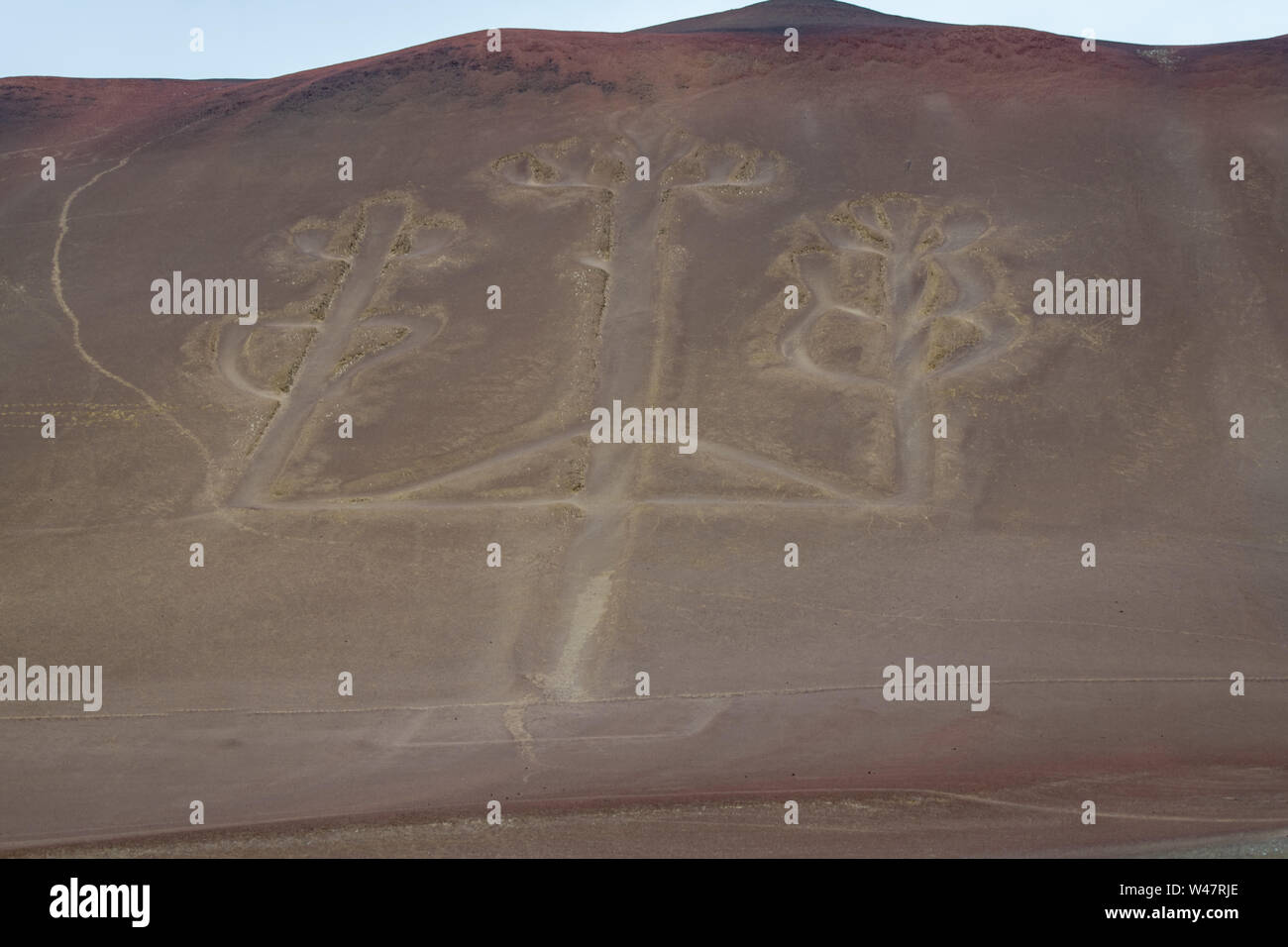 Paracas Candelabra Geoglyph in Southern Peru Stock Photo Alamy