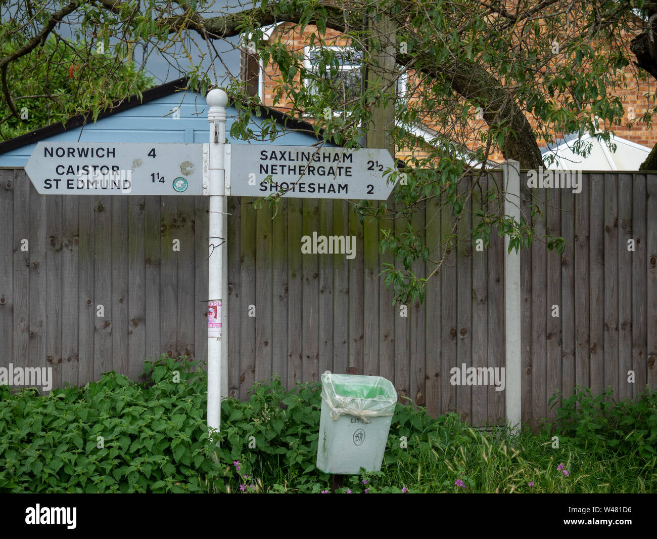 Traditional signpost hi-res stock photography and images - Alamy