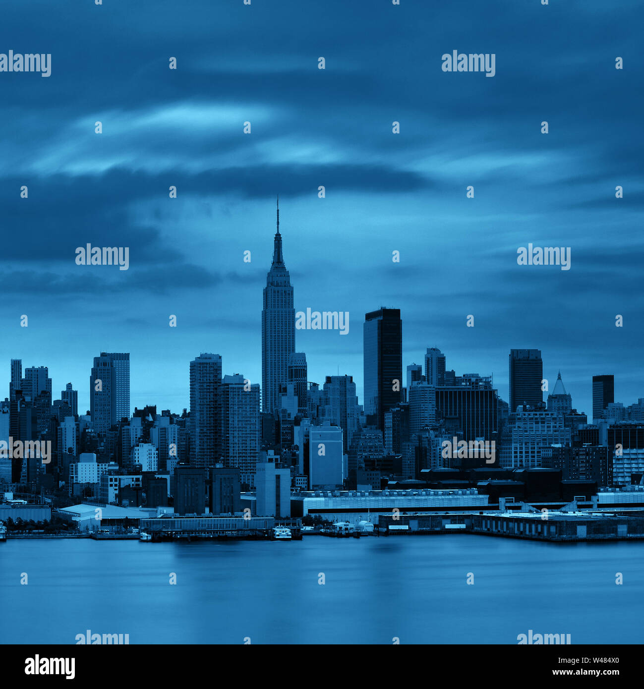 Manhattan midtown skyscrapers and New York City skyline Stock Photo - Alamy