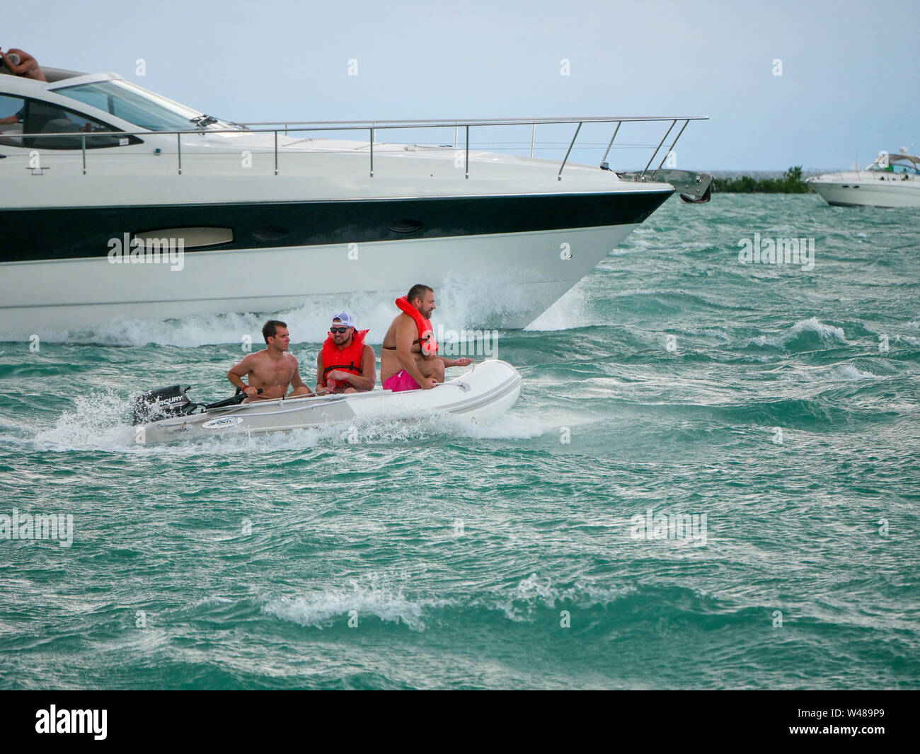 Boat choppy water hires stock photography and images Alamy