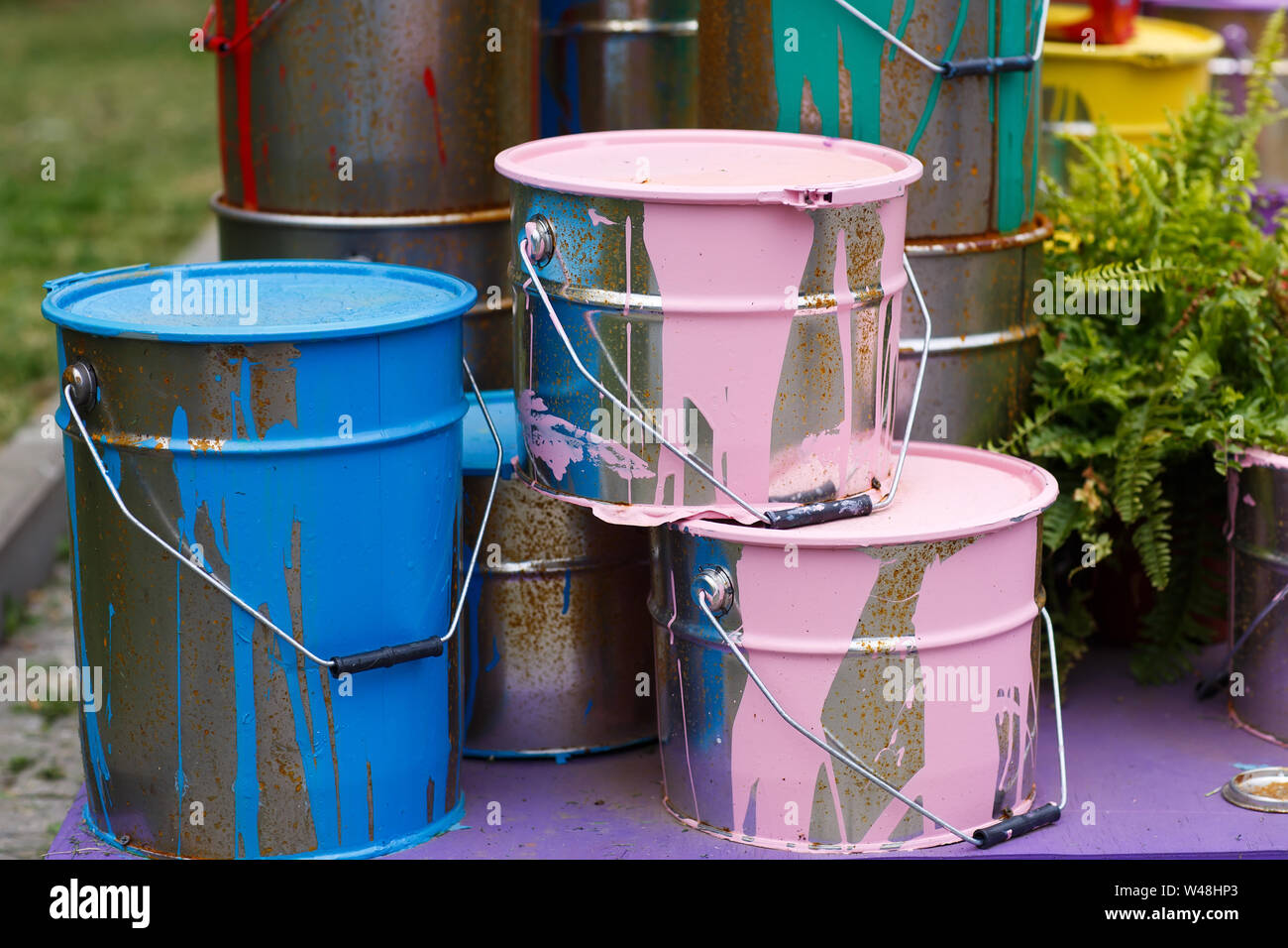 The used paint cans. Colorful paint buckets Stock Photo Alamy