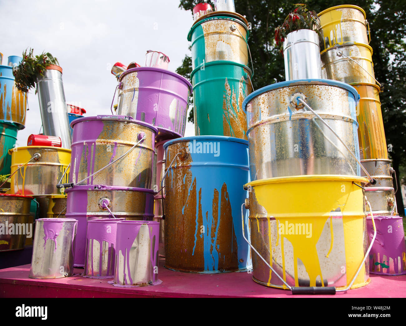 The used paint cans. Colorful paint buckets Stock Photo Alamy