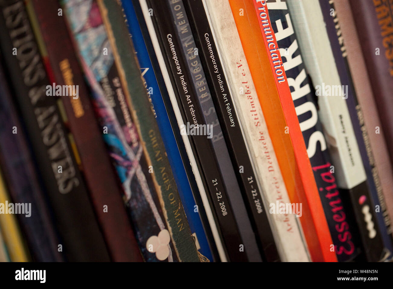 Book shelf arrange color hi-res stock photography and images - Alamy