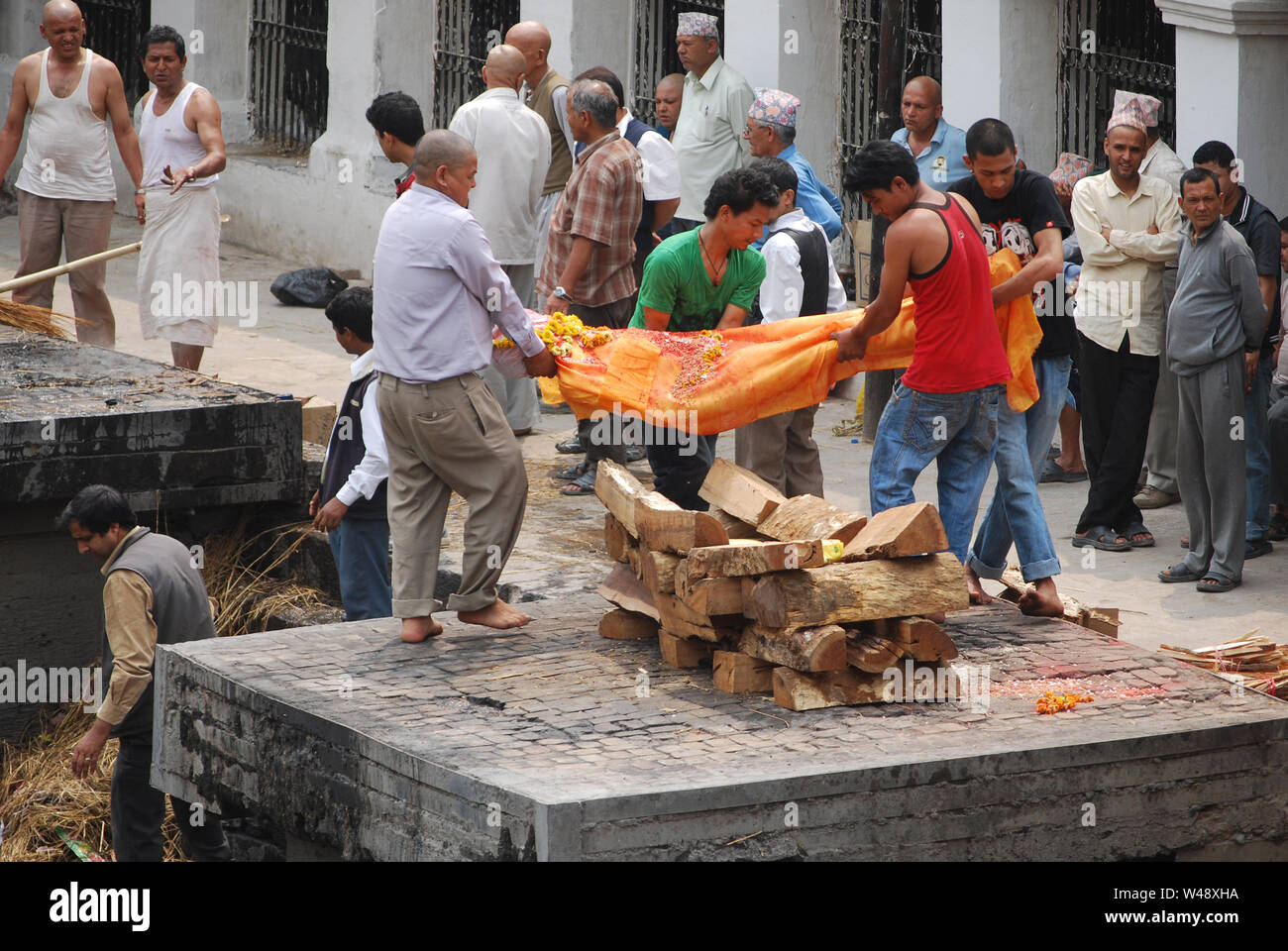 A Hindu funeral at Pashupatinath Temple on the banks of the Bagmati River Kathmandu, Nepal Stock