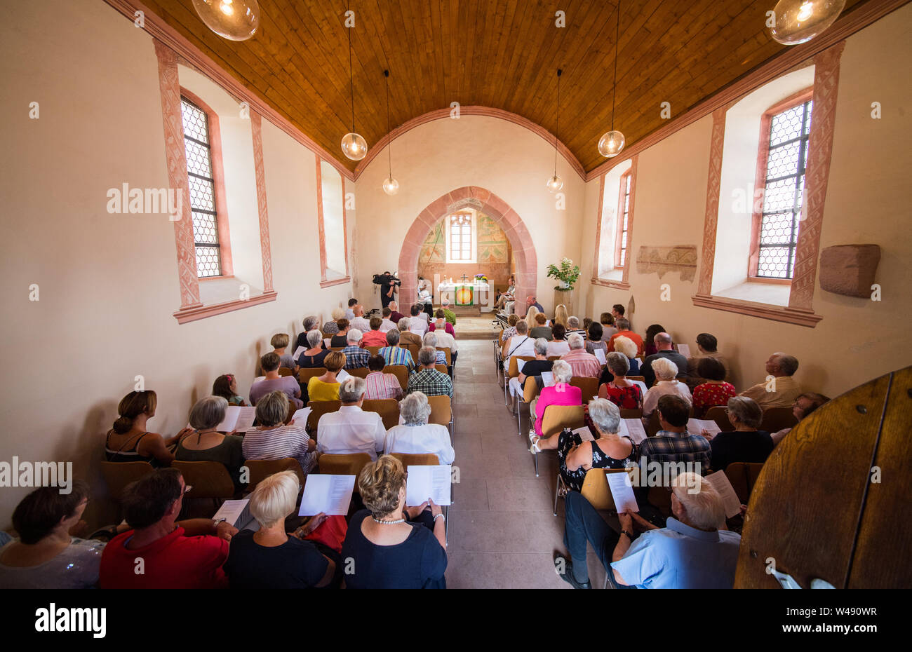 Essingen, Germany. 21st July, 2019. The congregation sits in the chapel during the service. A new bell was inaugurated in the Protestant Wendelinus Chapel. The bell replaces a sounding body with inscription from the NS era. Credit: Andreas Arnold/dpa/Alamy Live News Stock Photo