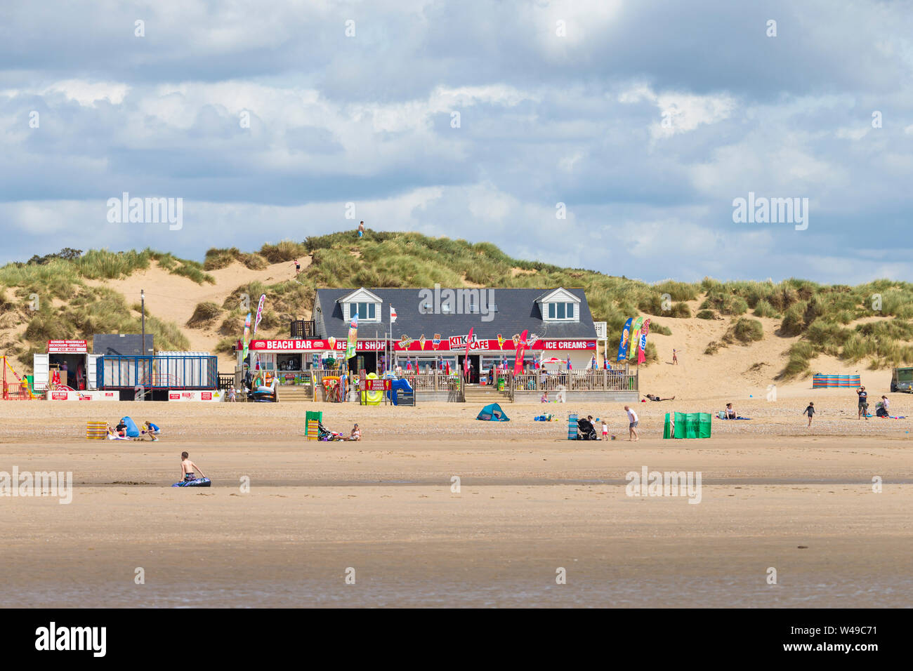 Camber sands beach bar, kitkat cafe and sand dunes, camber, east sussex, uk Stock Photo