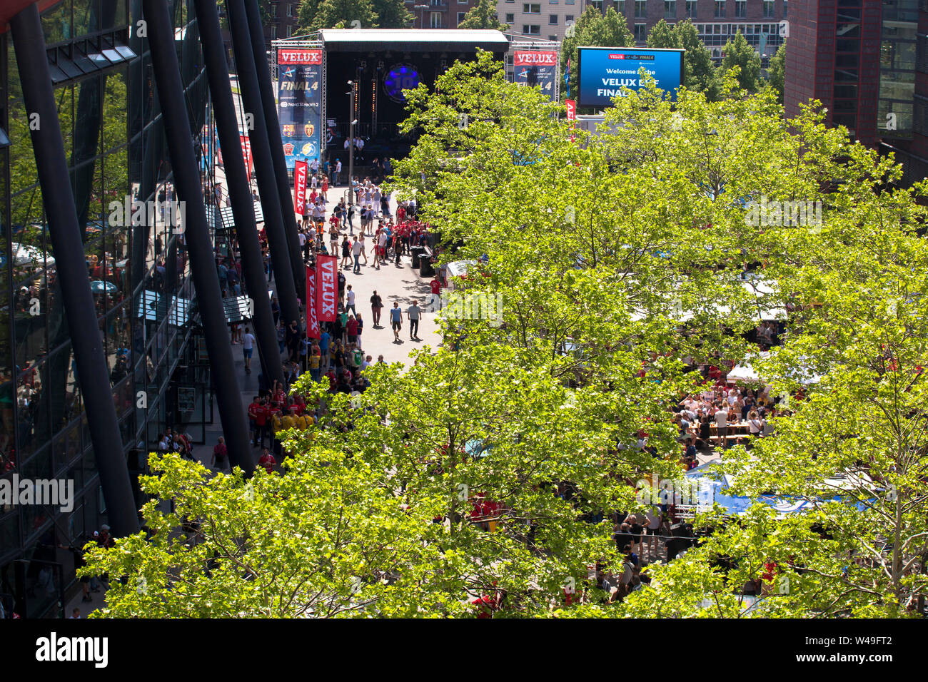 handball fans in front of the Lanxess Arena in Deutz during the EHF Champions League Final, Cologne, Germany.  Handballfans vor der Lanxess Arena in D Stock Photo