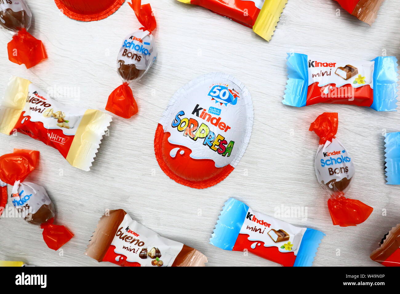 Kinder Kinder mini Bars, mini Bueno and Schoko-Bons Chocolates. Kinder is a brand of products made by Ferrero Stock Photo Alamy