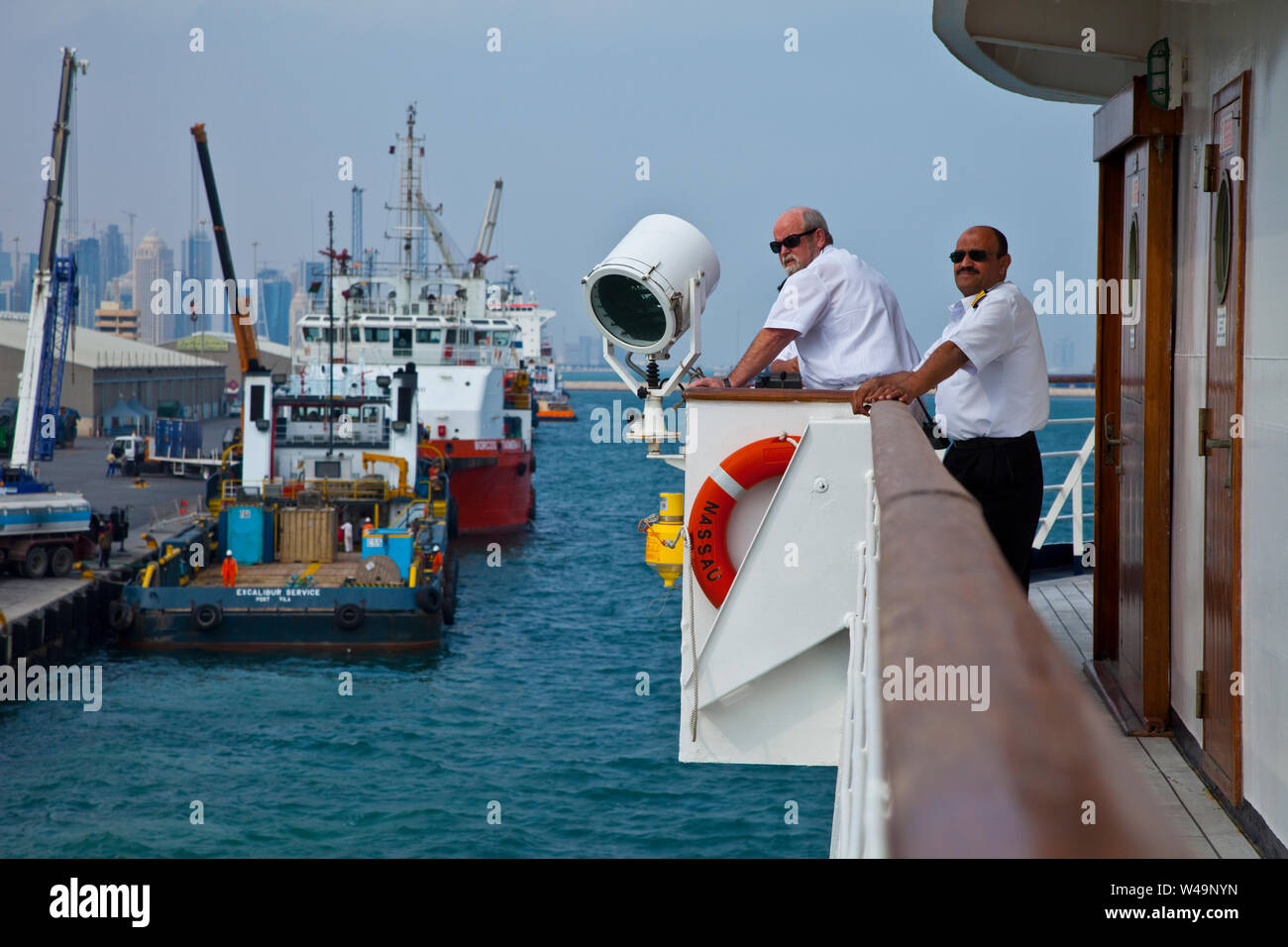 Barco MS Island Sky, Puerto de Doha, capital de Qatar. Golfo Pérsico Stock  Photo - Alamy