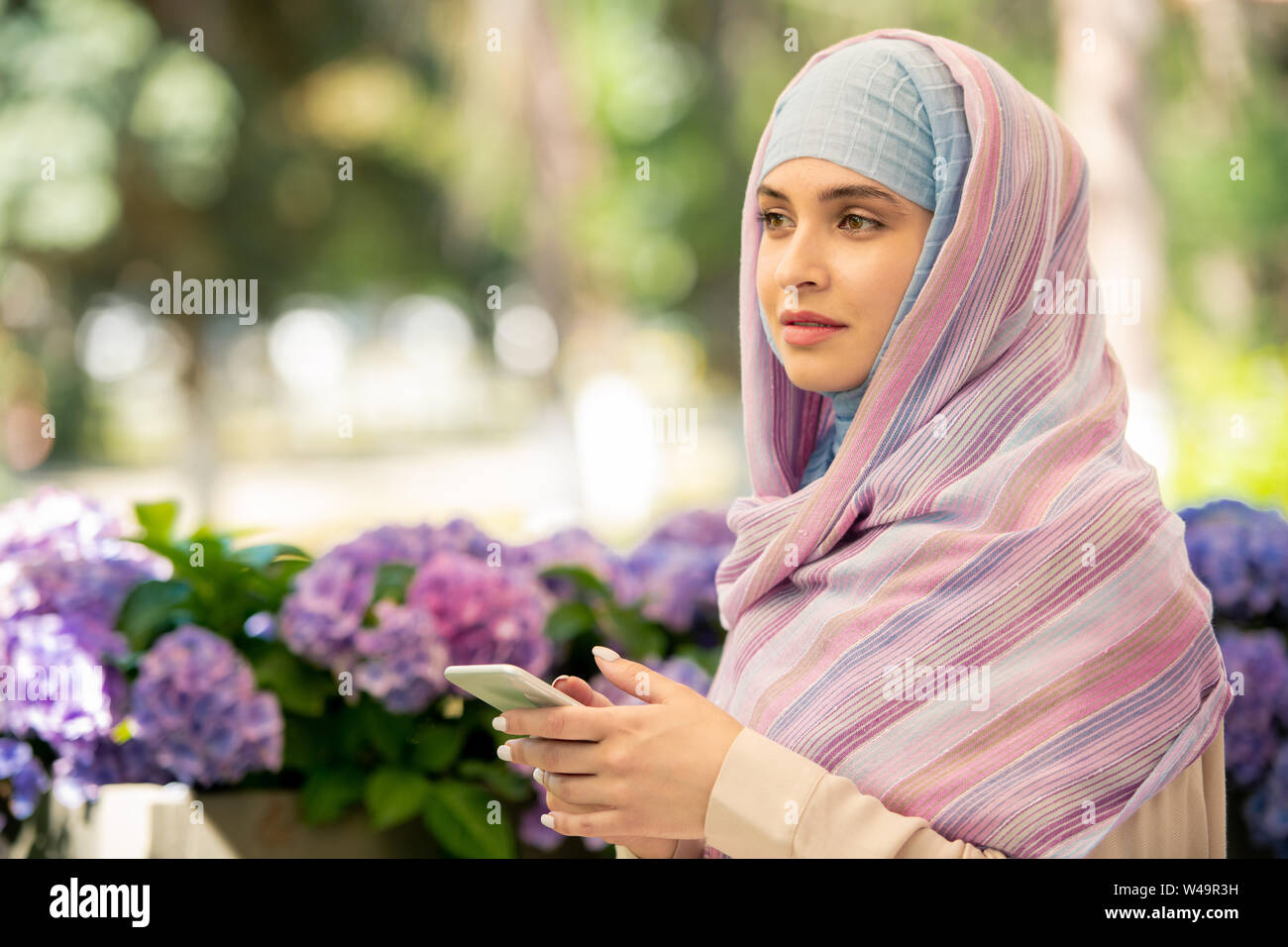 Muslim woman in hijab hi-res stock photography and images - Alamy