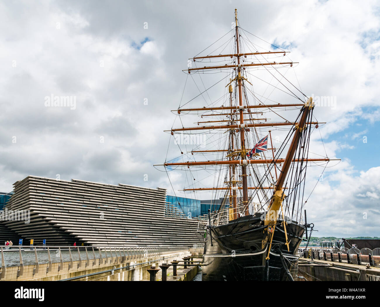 V&A Dundee museum & RSS Discovery ship, Waterfront  Riverside Esplanade, Dundee, Scotland, UK Stock Photo