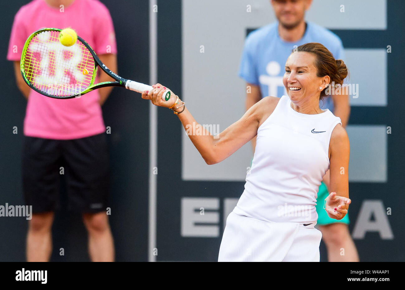 Hamburg, Germany. 21st July, 2019. Tennis, Hamburg European Open at the  Rothenbaum stadium, show match: Iva Majoli from Croatia and Massu from  Chile play against Schett-Eagle from Austria and Zverev from Germany.
