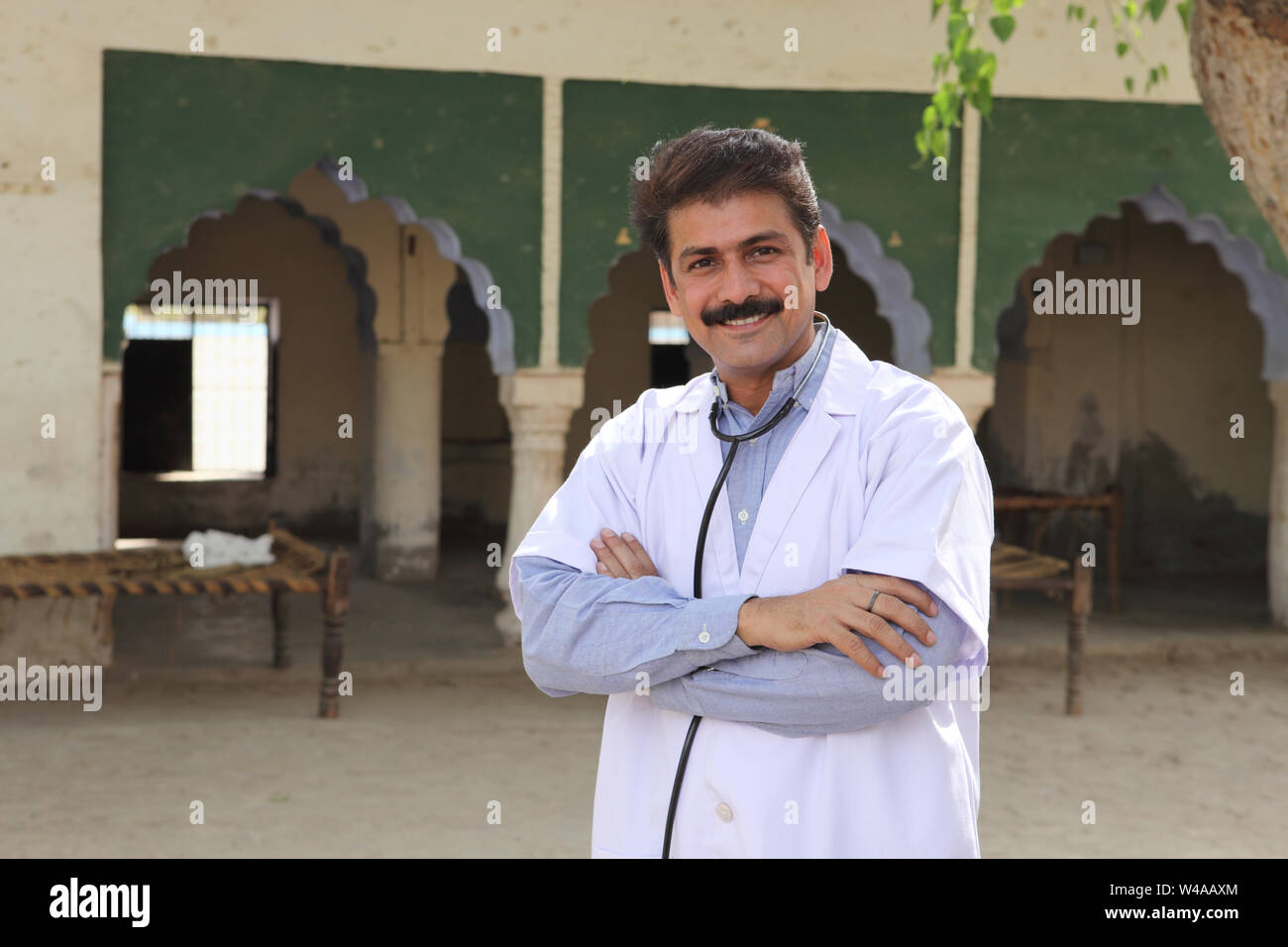 Portrait of a male doctor smiling Stock Photo - Alamy
