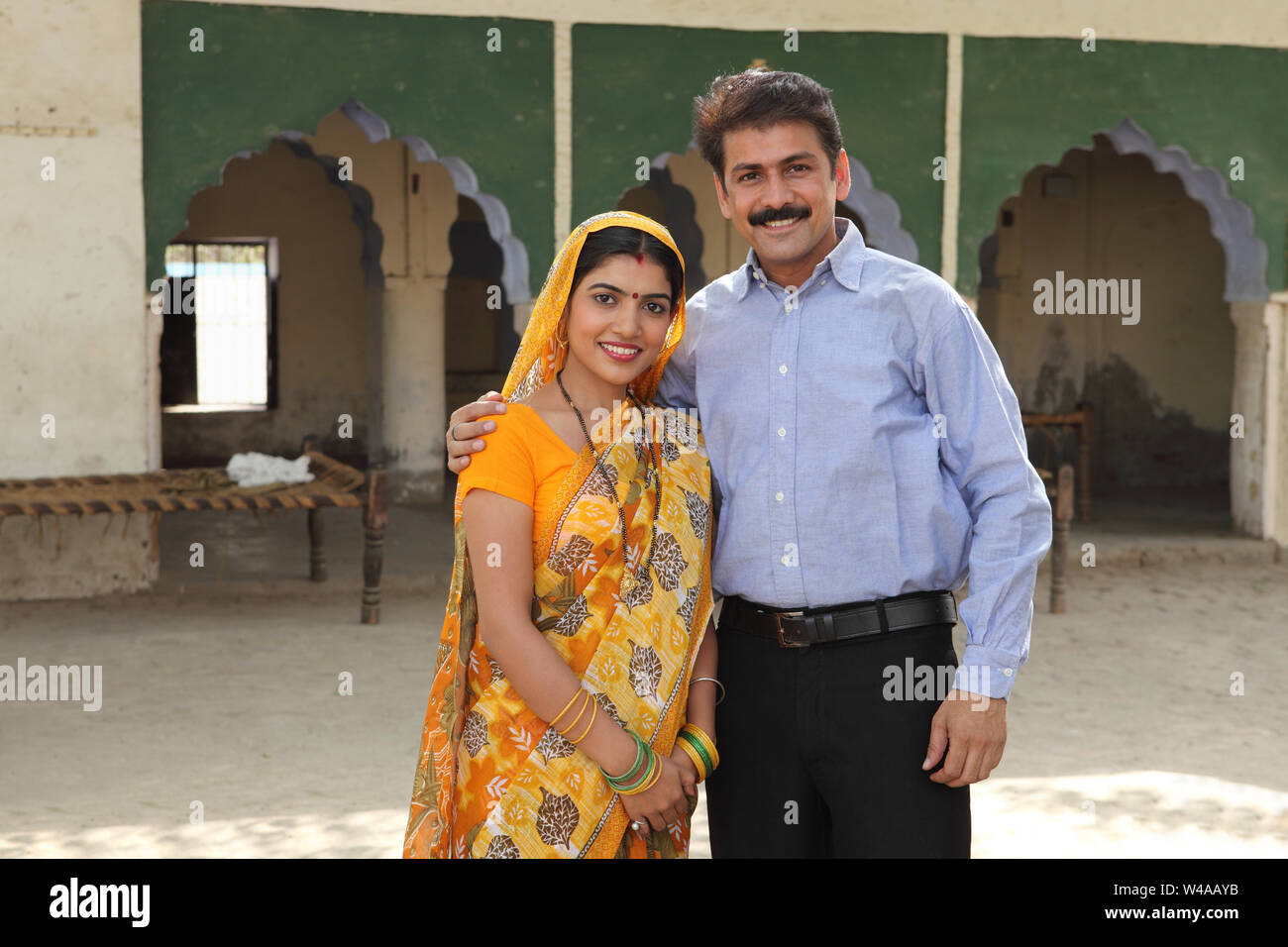 Portrait of a rural couple smiling Stock Photo - Alamy
