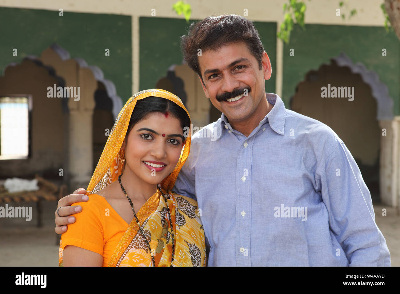 Portrait of a rural couple smiling Stock Photo - Alamy