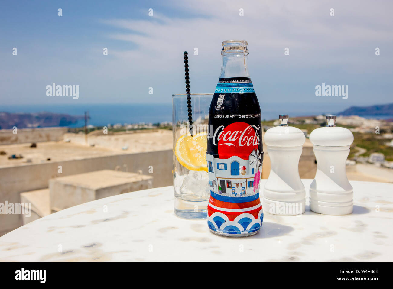 Coca cola bottle glass view hi-res stock photography and images - Alamy