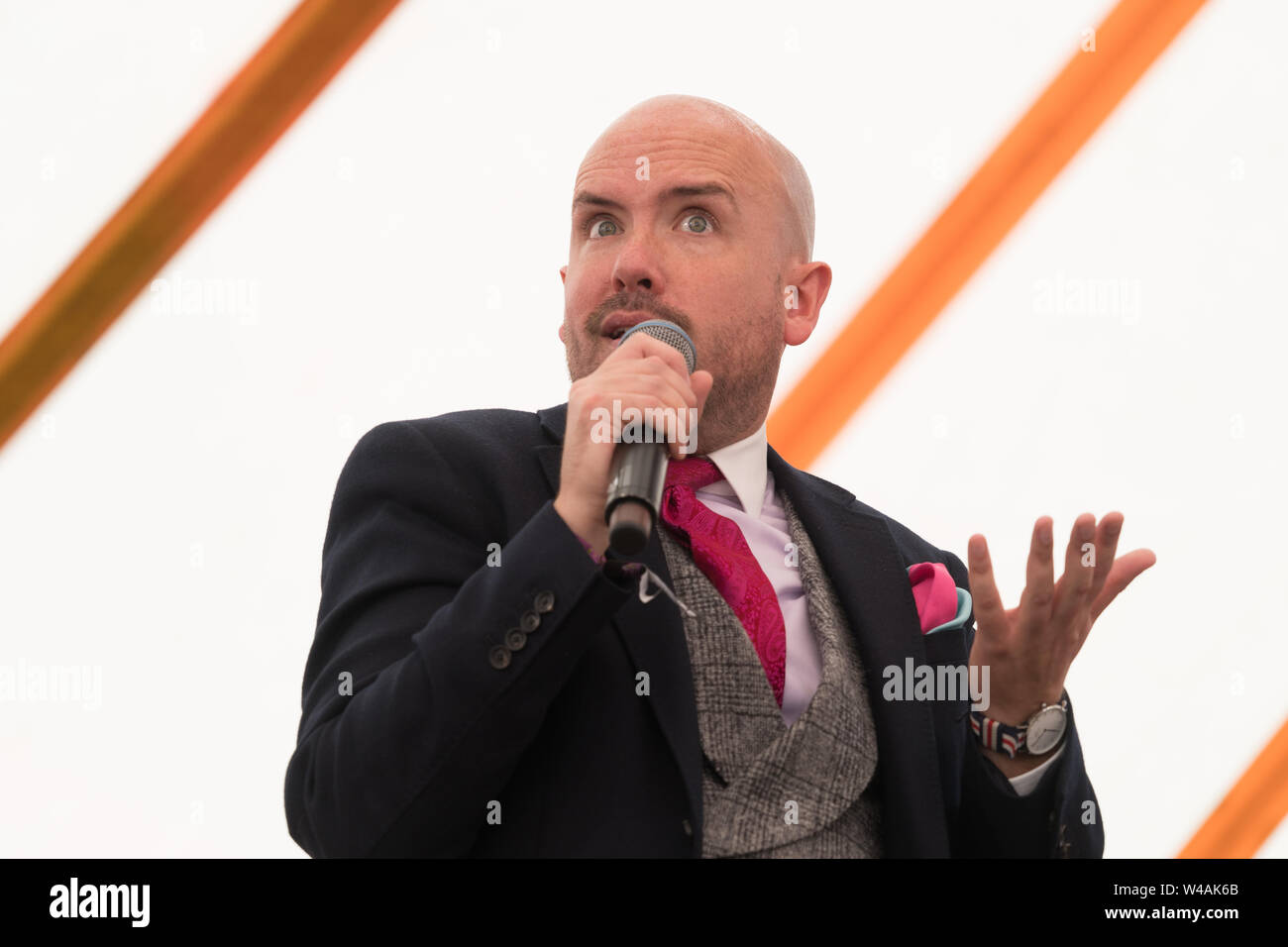 Suffolk, UK. Sunday, 21 July, 2019. Tom Allen performing live on the comedy stage on Day 3 of the 2019 Latitude Festival. Photo: Roger Garfield/Alamy Live News Stock Photo