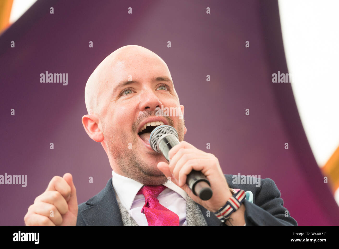 Suffolk, UK. Sunday, 21 July, 2019. Tom Allen performing live on the comedy  stage on Day 3 of the 2019 Latitude Festival. Photo: Roger Garfield/Alamy  Live News Stock Photo - Alamy