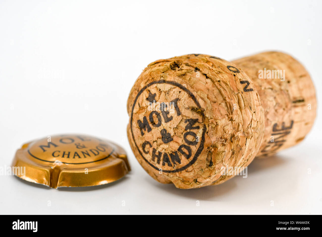 Champagne moet chandon cork stopper hi-res stock photography and 