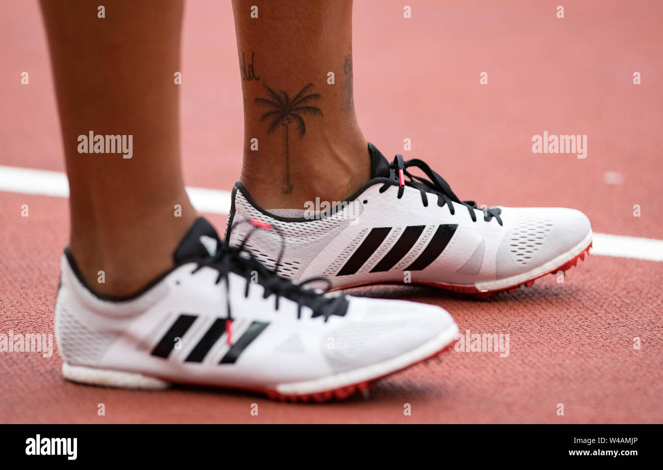 London, UK. 21st July, 2019. Palm tree ankle tattoo of Morgan Mitchell (AUS) before the women 800m race during the MŸller Anniversary Games London Grand Prix 2019 at the Olympic Park, London, England on 21 July 2019. Photo by Andy Rowland/PRiME Media Images. Credit: PRiME Media Images/Alamy Live News Stock Photo