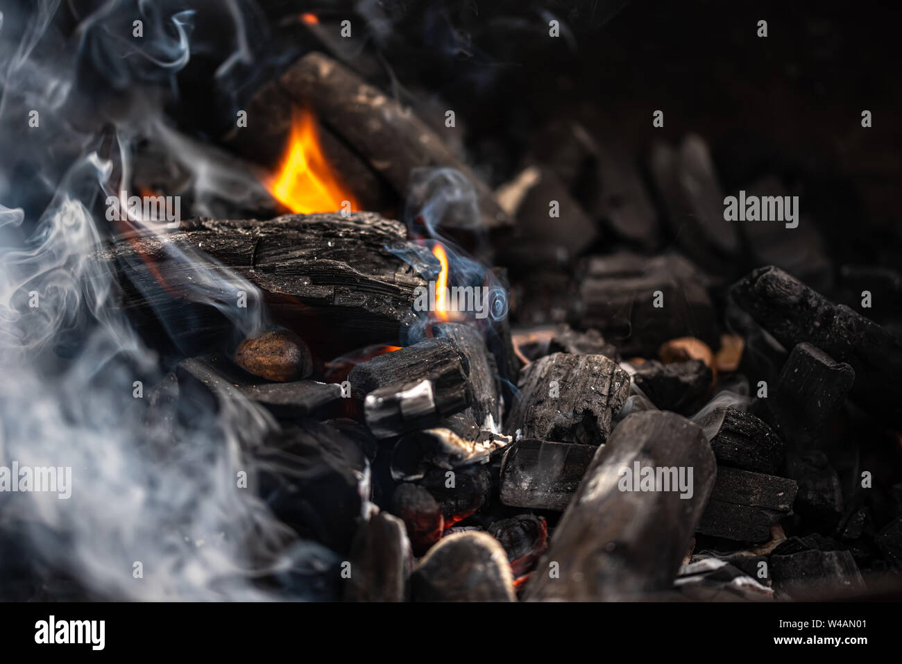 Burning coals in bbq barbecue hi-res stock photography and images - Alamy
