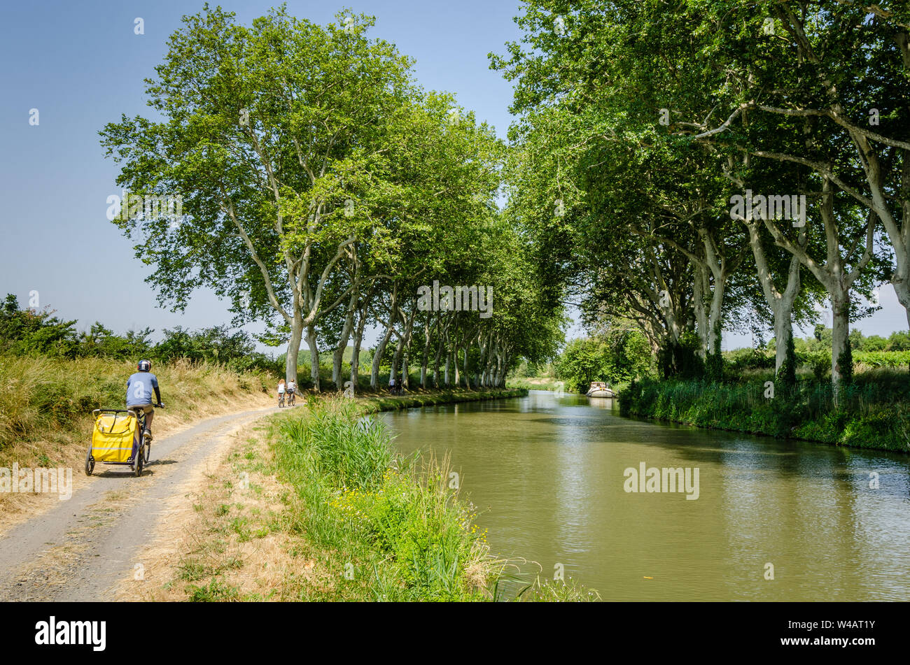 Cycling canal towpath hi-res stock photography and images - Alamy