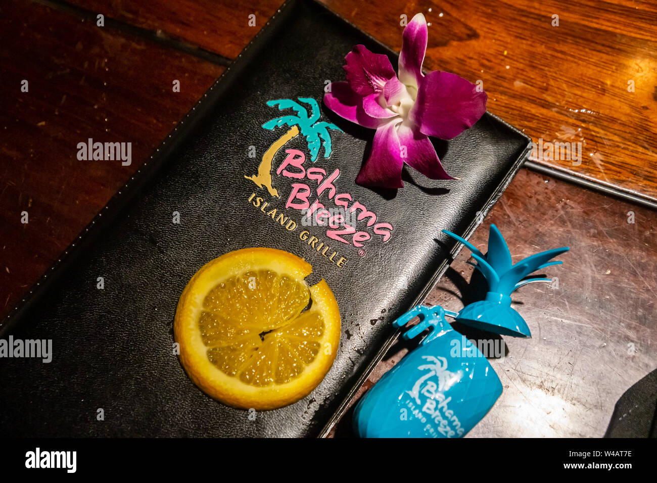 Kennesaw, GA - July 12th 2019: Paying the tab or check at tropical bach island themed American chain restaurant Bahama Breeze. Part of Darden restaura Stock Photo