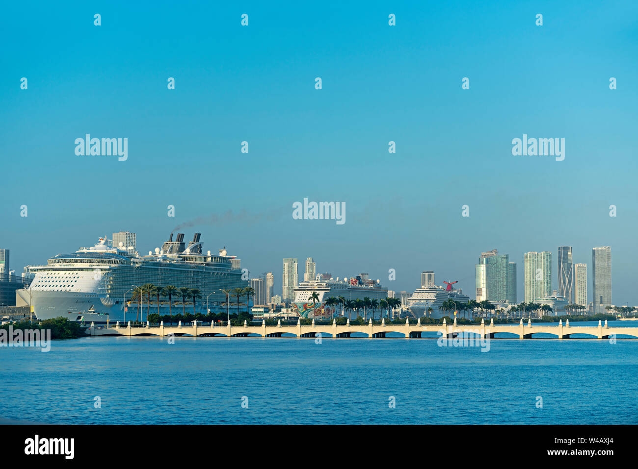 CRUISE SHIPS DEPARTING MAIN CHANNEL MACARTHUR CAUSEWAY PORT OF MIAMI FLORIDA USA Stock Photo