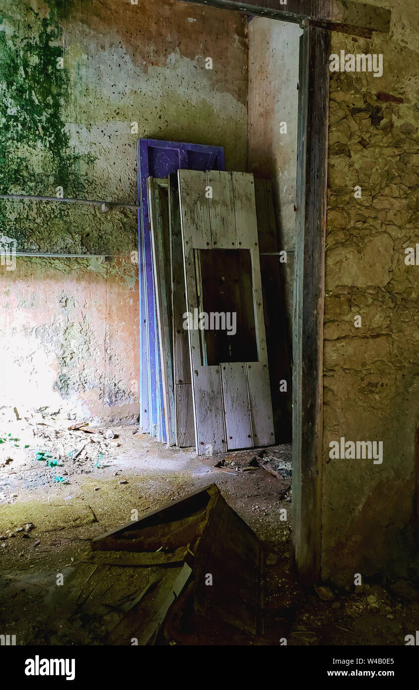 Leaning doors hires stock photography and images Alamy