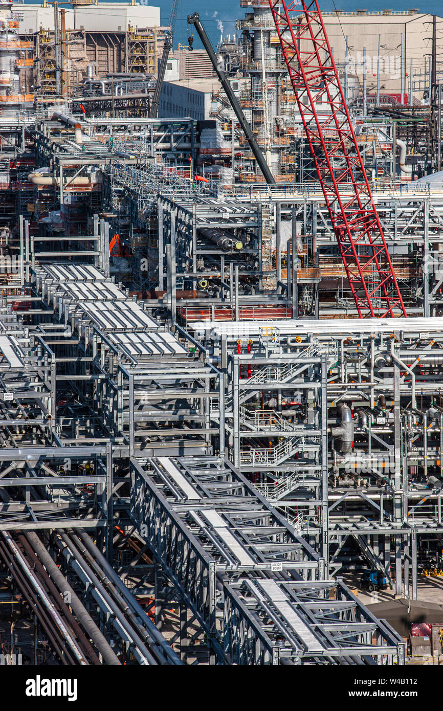 Construction in a refinery Stock Photo - Alamy
