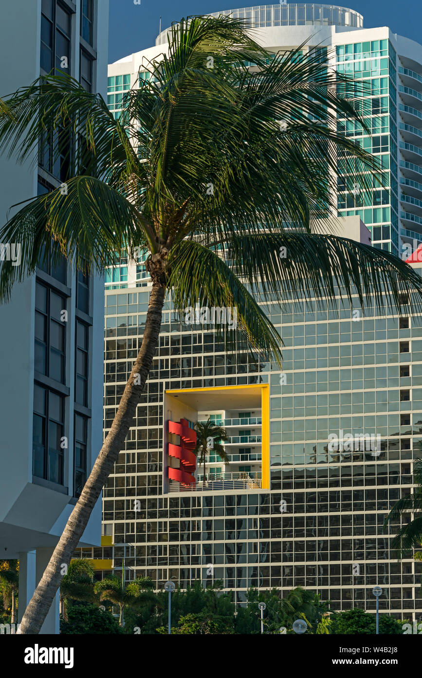 PALM COURT ATLANTIS CONDOMINIUM BUILDING (©ARQUITECTONICA 1982