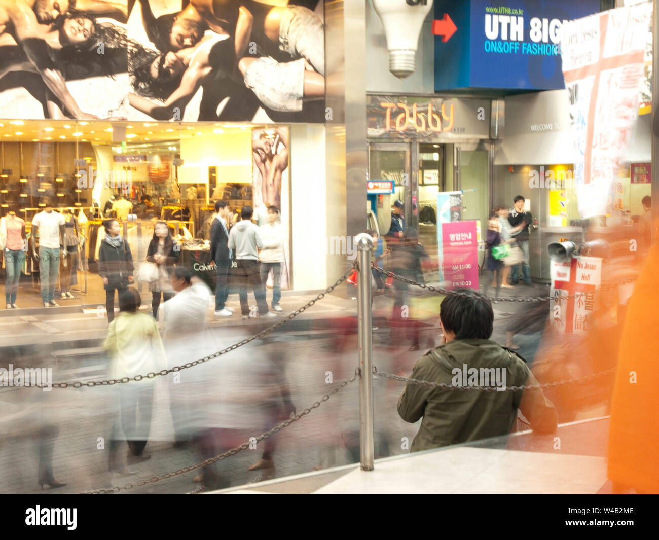 A smoking man in the main street, Seoul Stock Photo Alamy