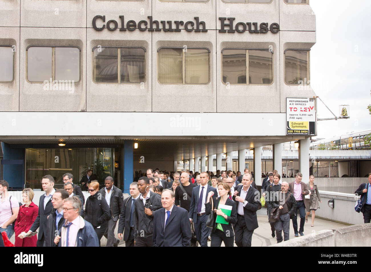Colechurch house lines of city workers emerge Stock Photo