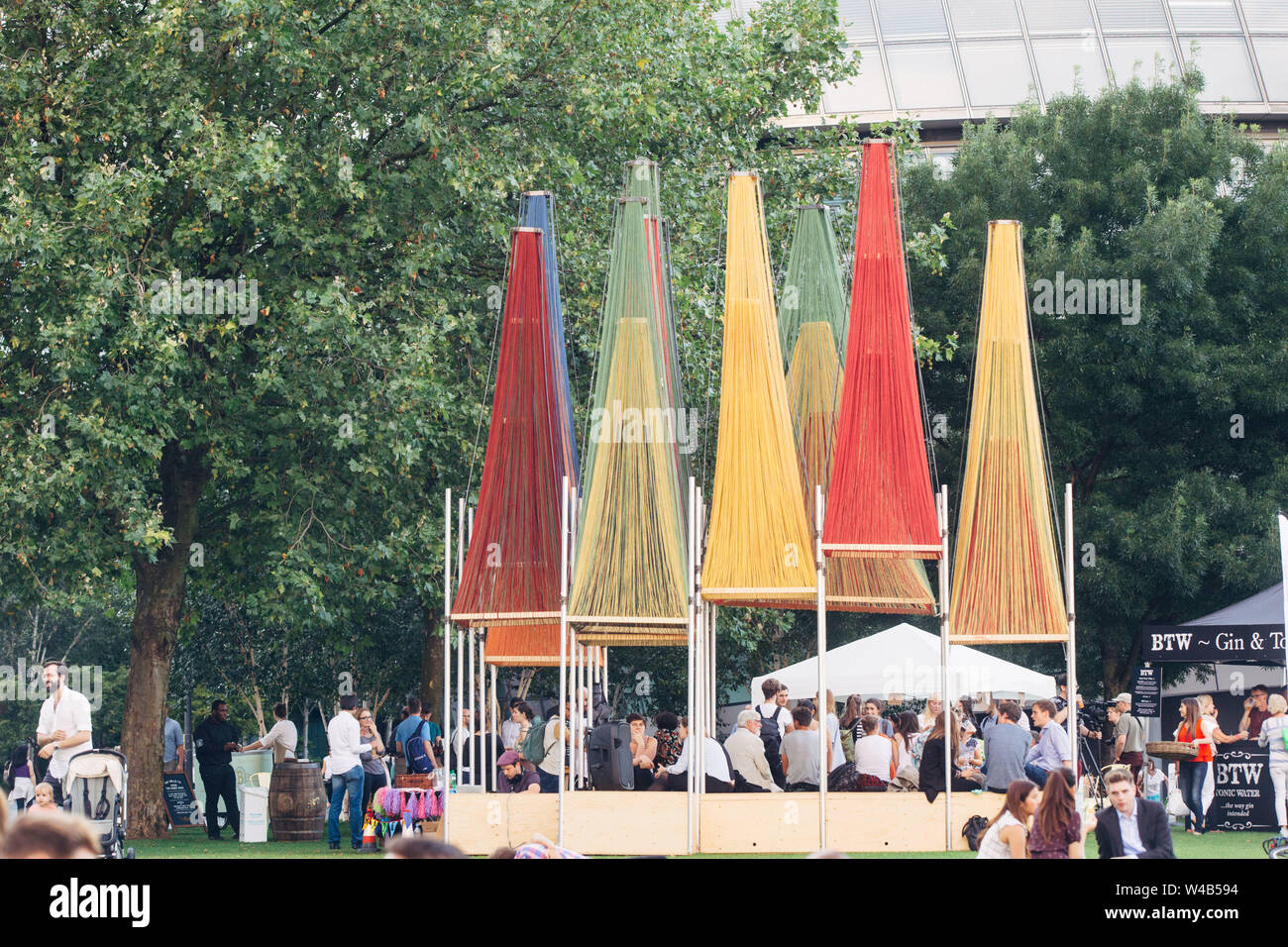 Potters Fields Park and the City Hall Stock Photo Alamy