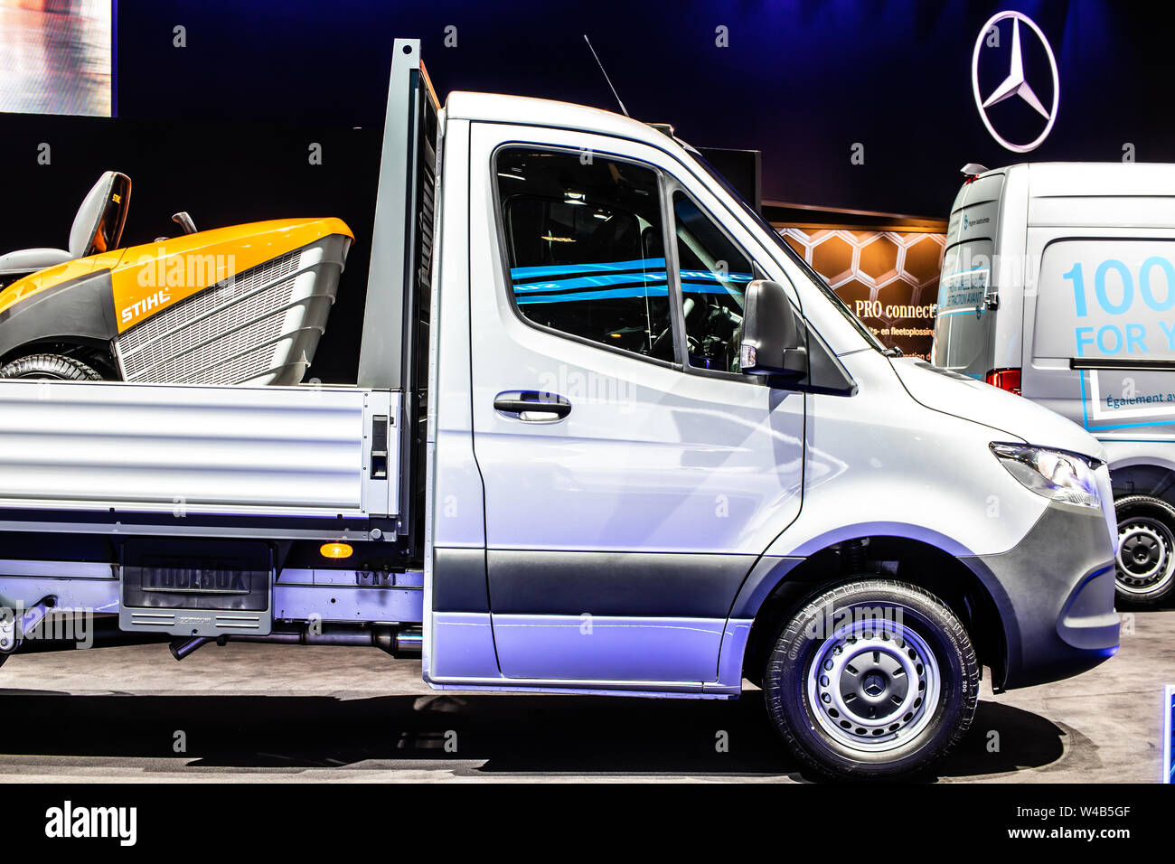 mercedes minibus 2019