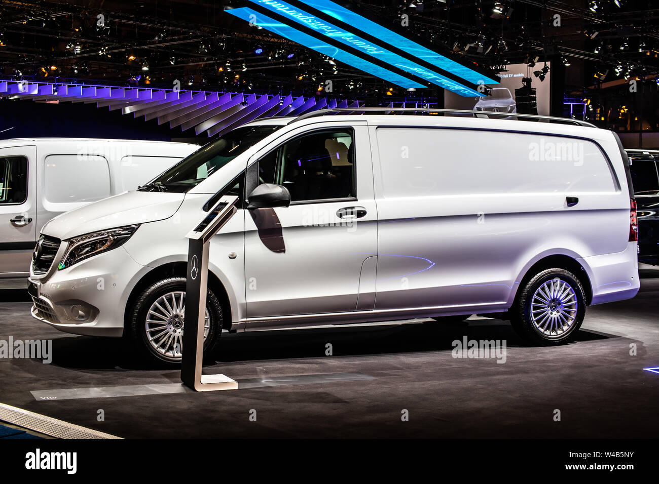benz commercial van