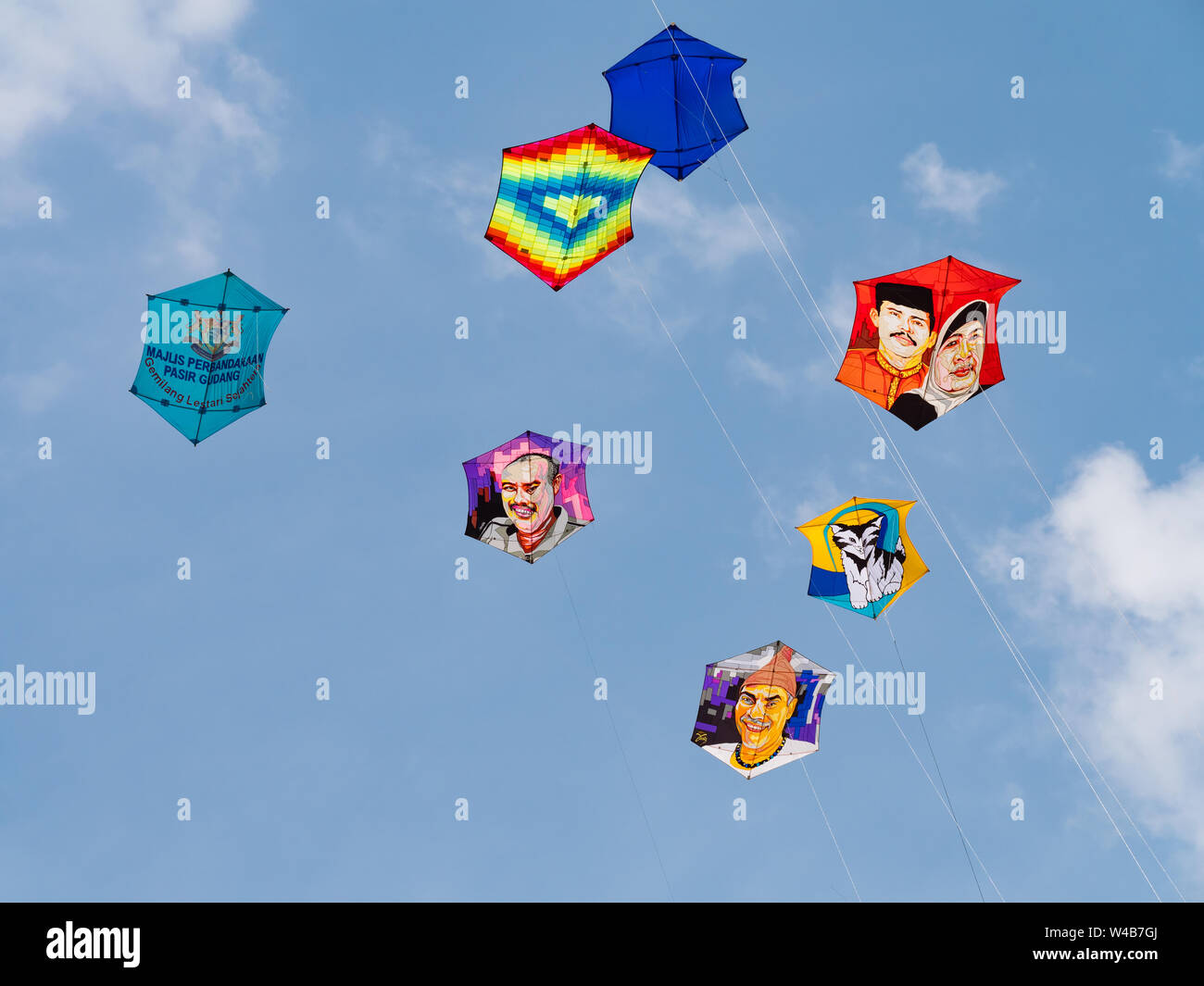 Fighting kites hires stock photography and images Alamy