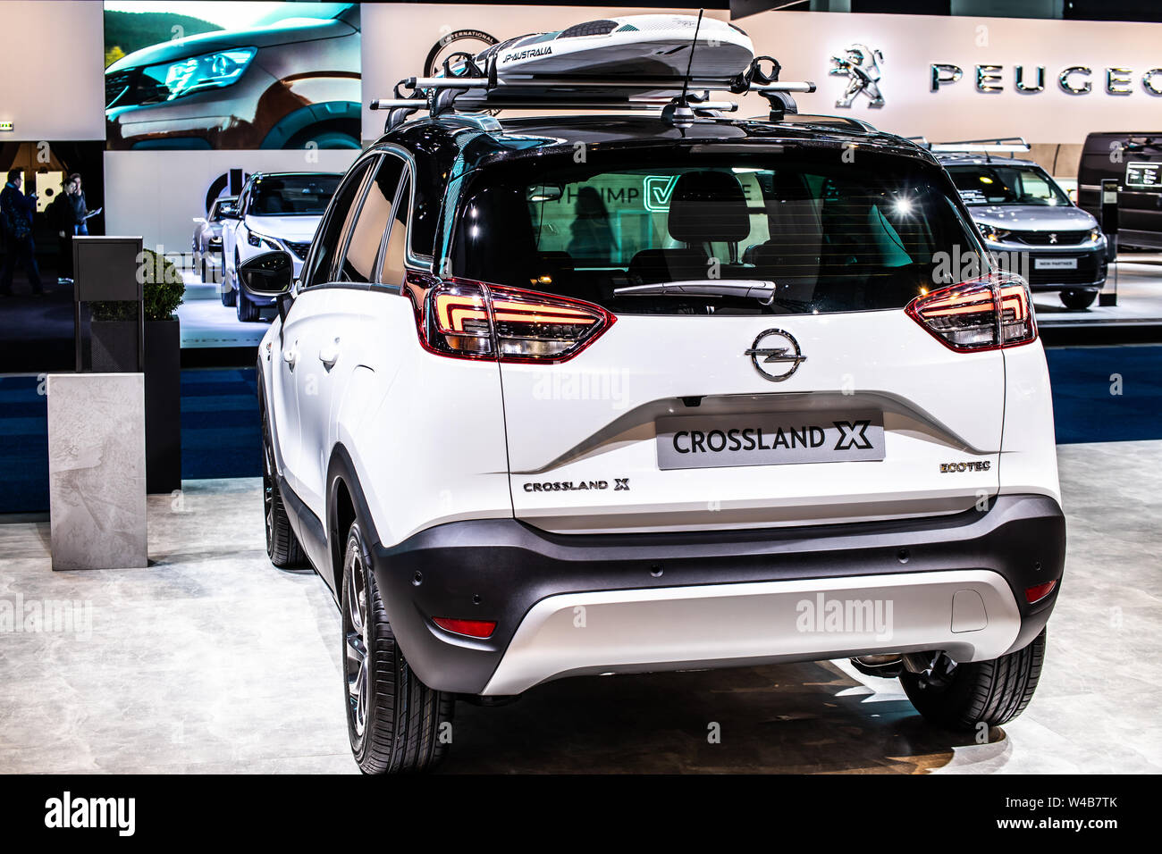 Brussels, Belgium, Jan 2019 metallic white OPEL Crossland X at Brussels  Motor Show, subcompact crossover SUV produced by Opel (PSA Group Stock  Photo - Alamy