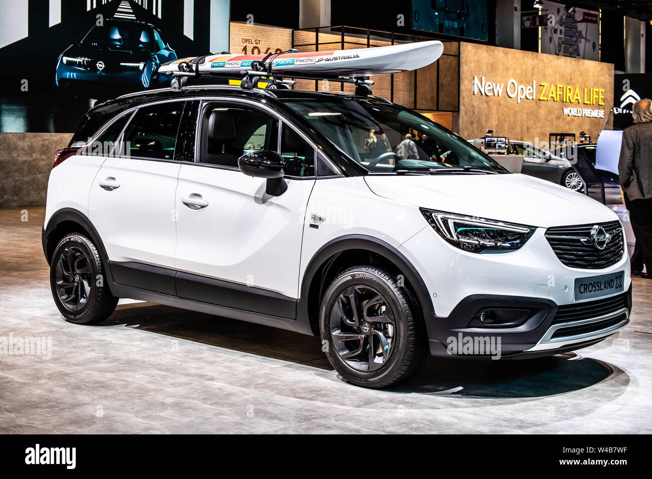 Brussels, Belgium, Jan 2019 metallic white OPEL Crossland X at Brussels  Motor Show, subcompact crossover SUV produced by Opel (PSA Group Stock  Photo - Alamy