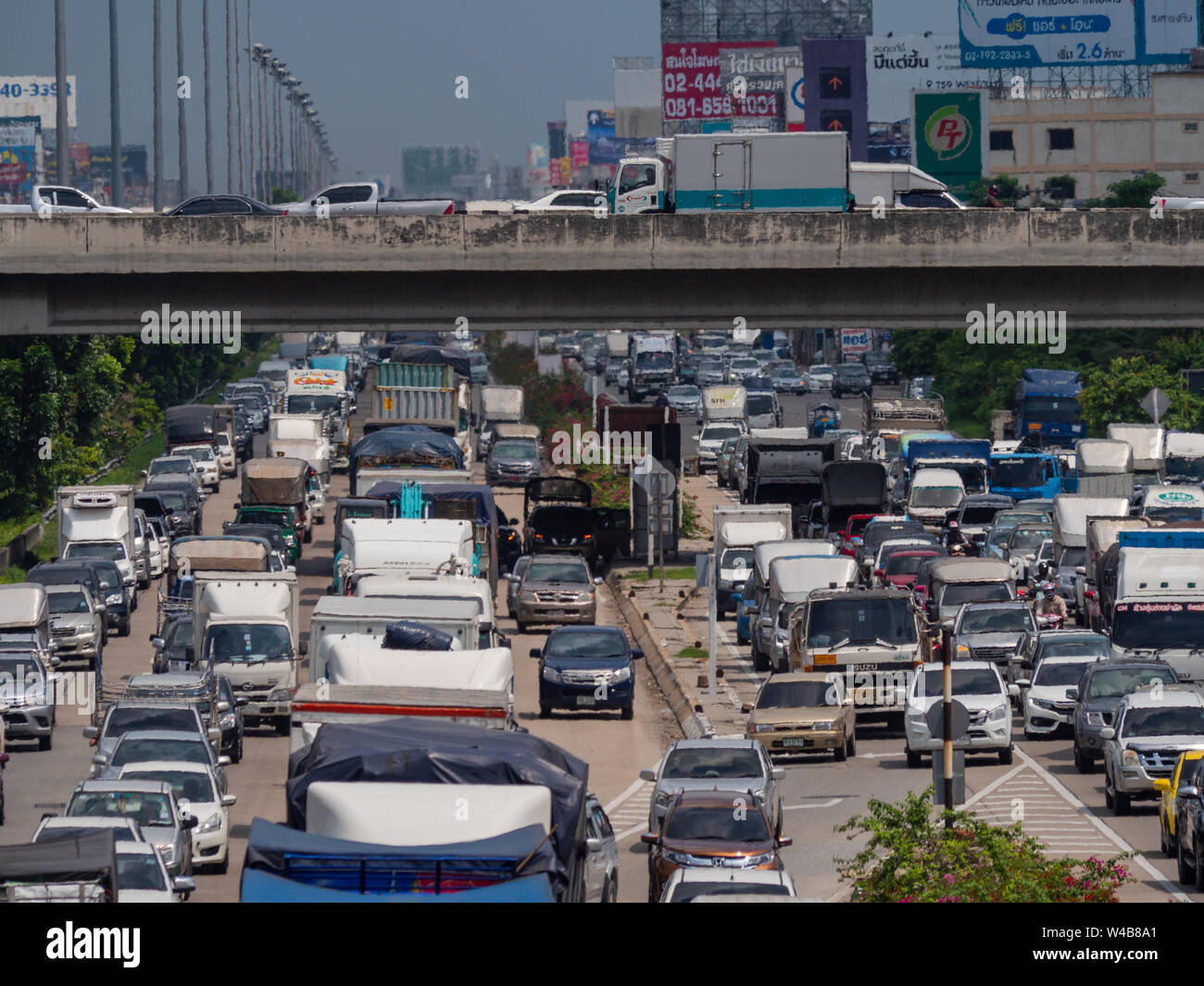 Bangkok, Thailand - May 28, 2018: Traffic jam on Kanchana Phisek Road, the ring road around Bangkok, in 35 degrees Celsius. The heat is so strong that Stock Photo