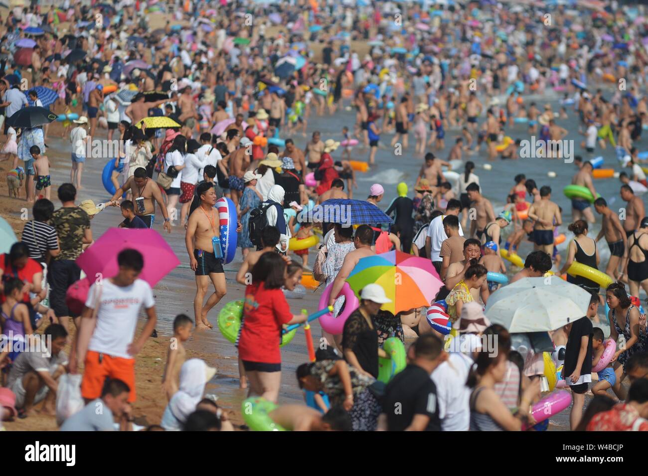 Touristsbeachcool hi-res stock photography and images - Alamy