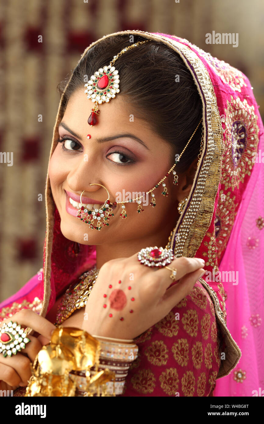 Portrait punjabi bride hi-res stock photography and images - Page 2 - Alamy