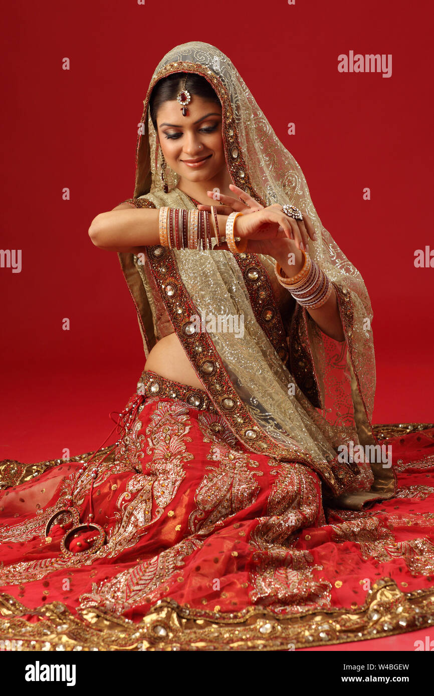 Indian bride sitting Stock Photo - Alamy