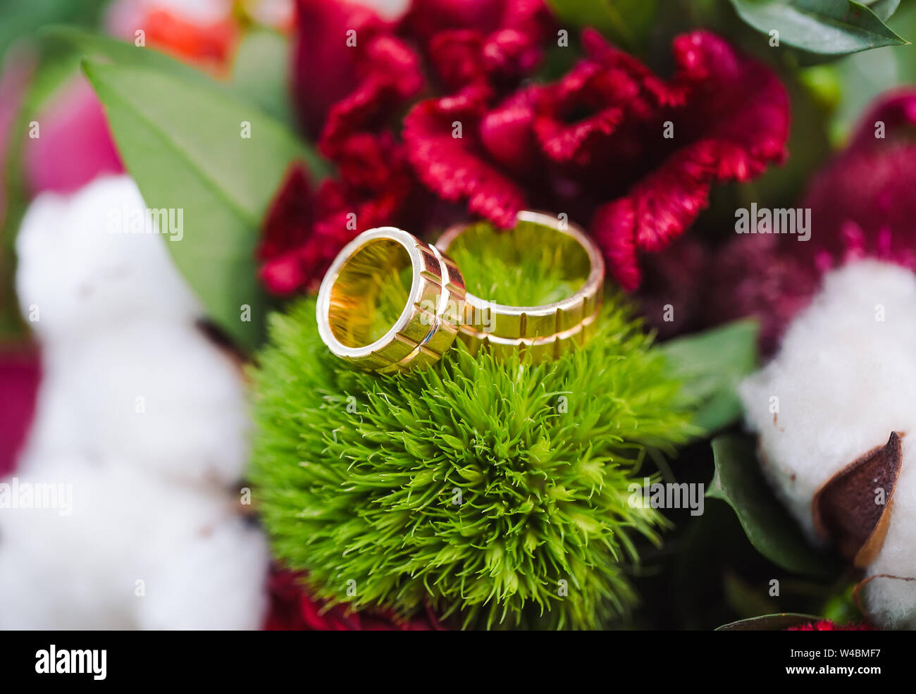 Symbolism rings symbolsage represent Why do people wear wedding rings